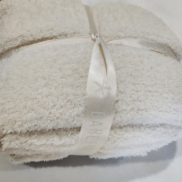 Barefoot Dreams Throw. PRICE reduced - Picture 3 of 3